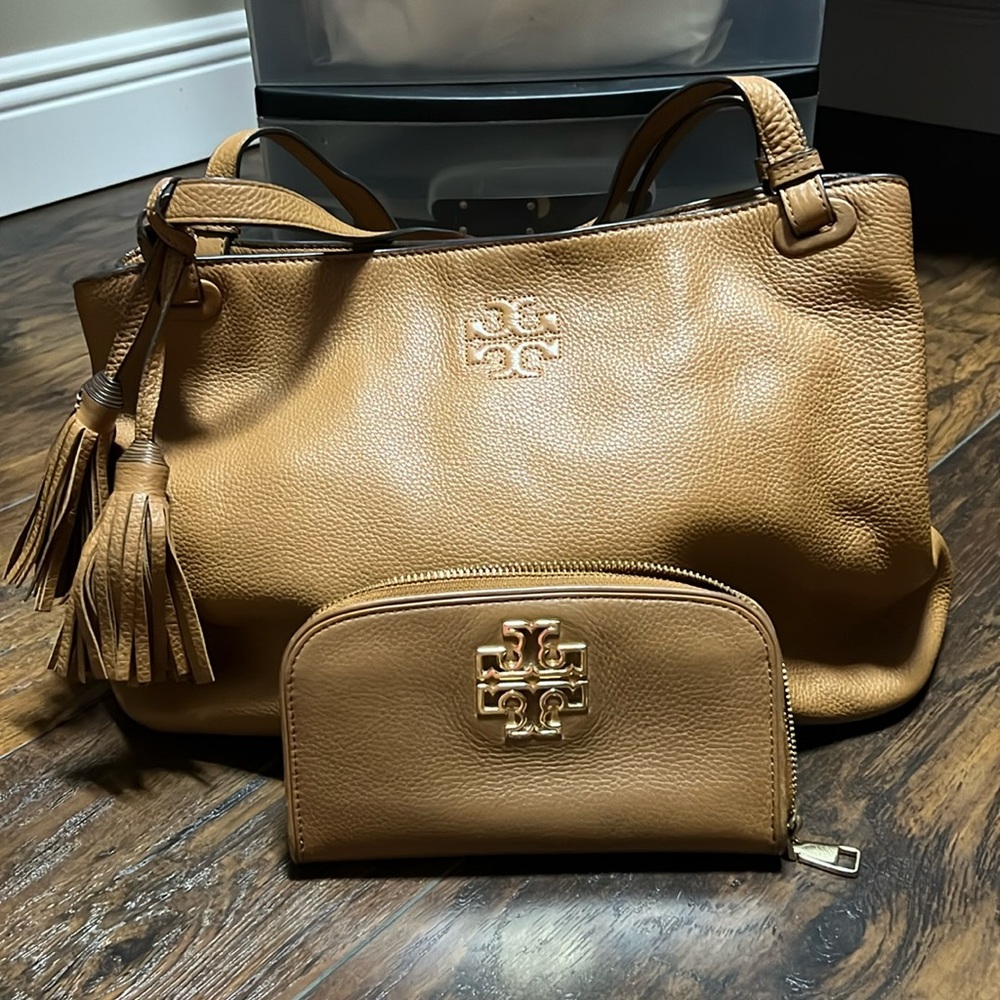 Authentic Tory Burch purse with matching wallet